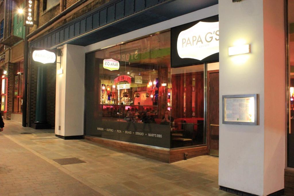 Atana Apartments Manchester Bagian luar foto