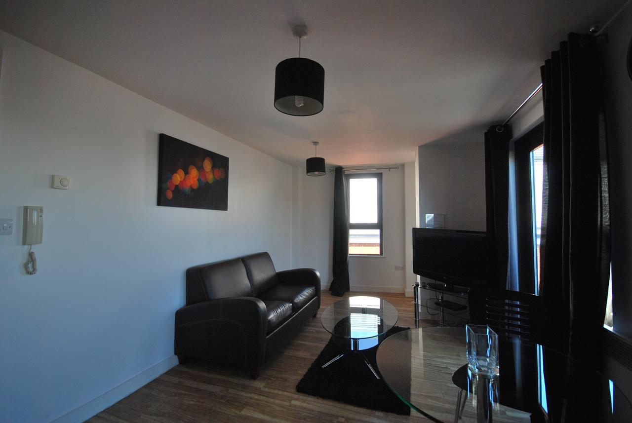 Atana Apartments Manchester Bagian luar foto