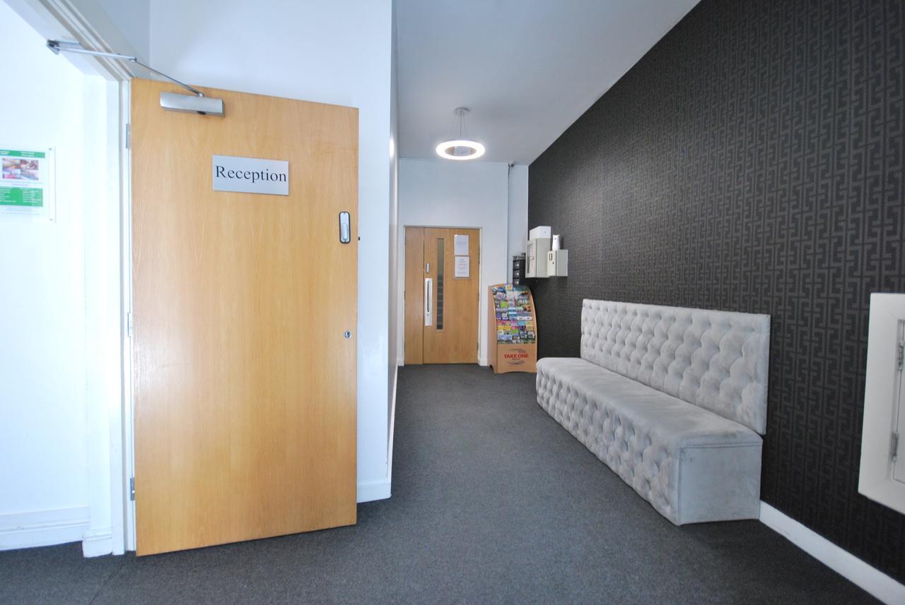 Atana Apartments Manchester Bagian luar foto