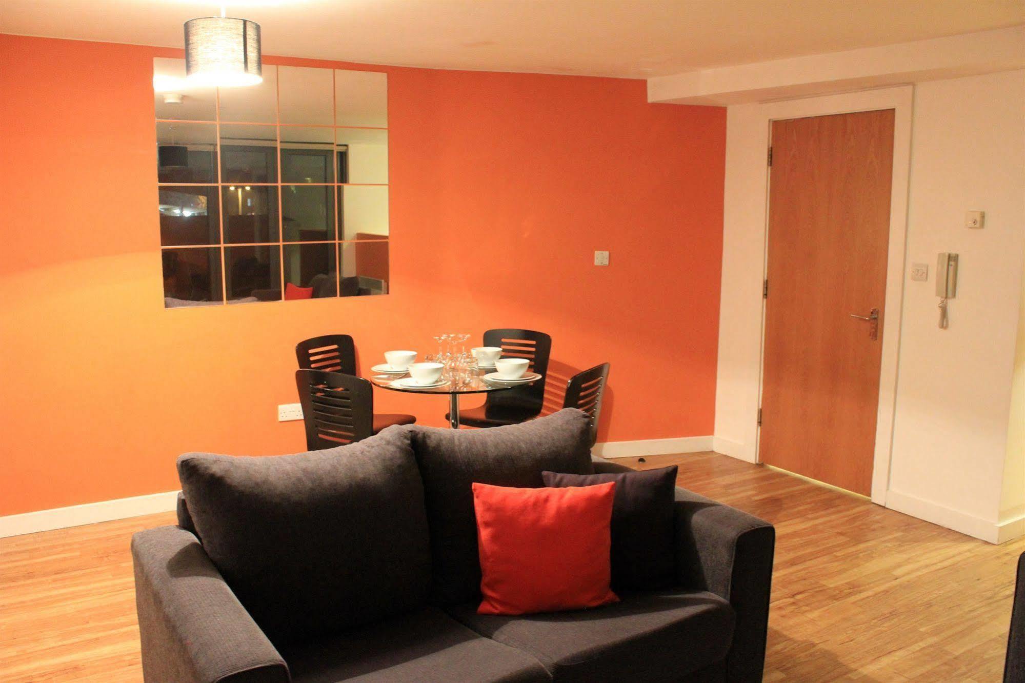 Atana Apartments Manchester Bagian luar foto